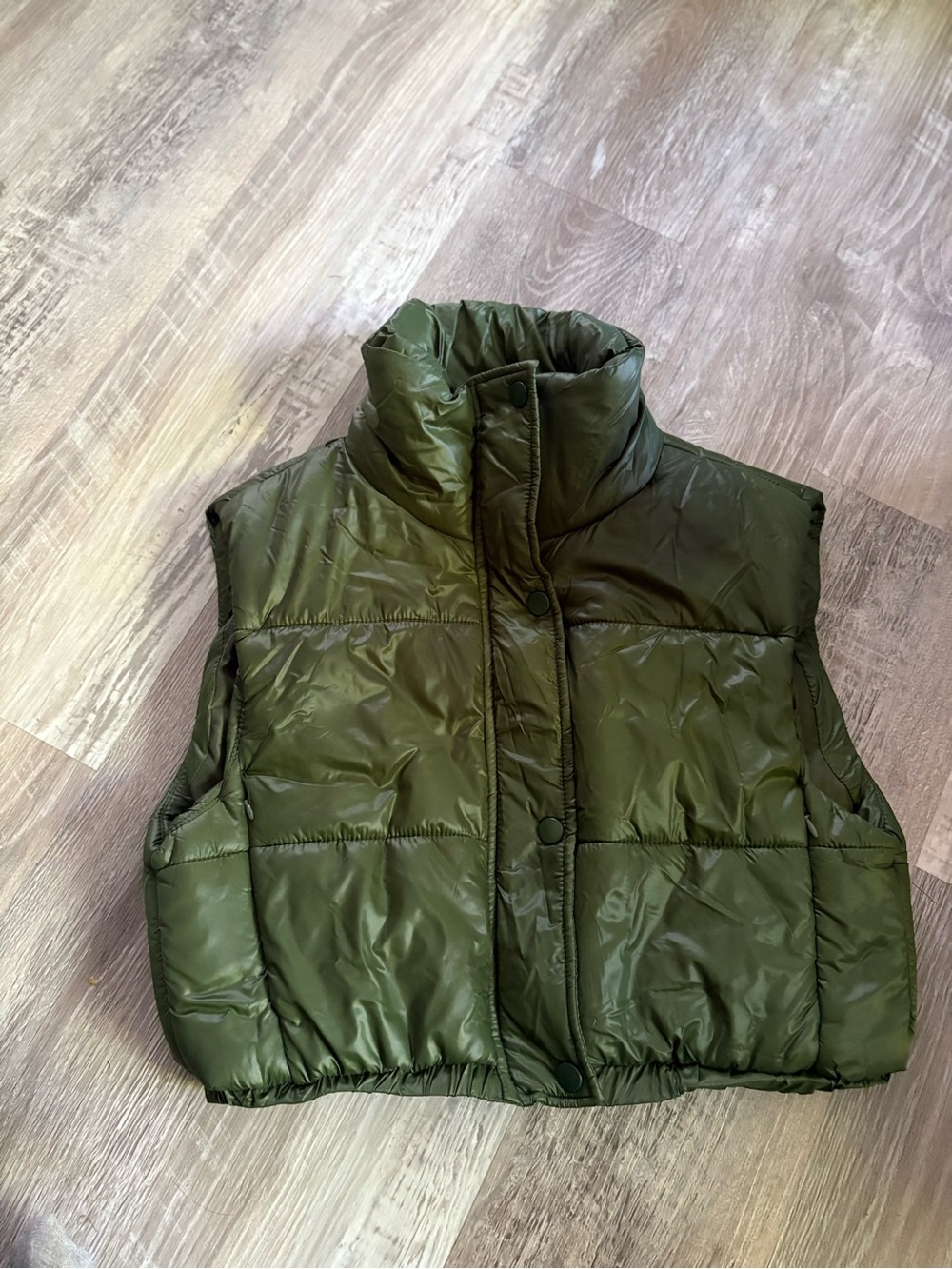 Daisy Women's Green Quilted Puffer Vest Lightweight Padded Snap Short S